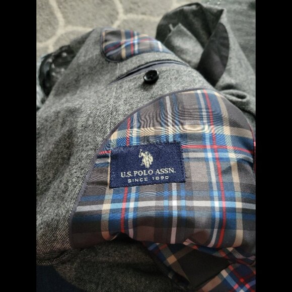 Men's U.S. Polo Assn. Gray Blazer. Size Medium / large. Read description - Picture 3 of 3